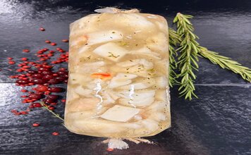 Колбаса заливная с кальмаром и крабом ожидаем