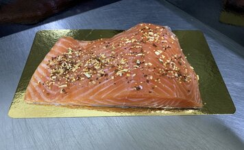 Лосось слабой соли с паприкой